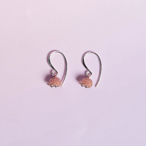 ハリネズミのドロップピアス